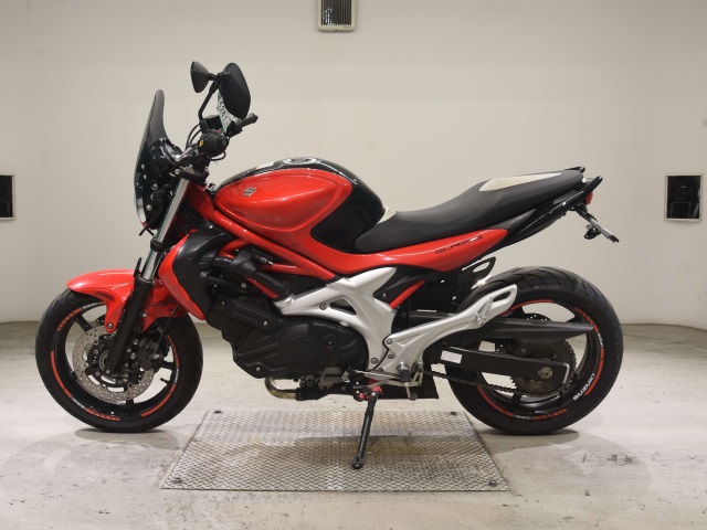 Suzuki GLADIUS400