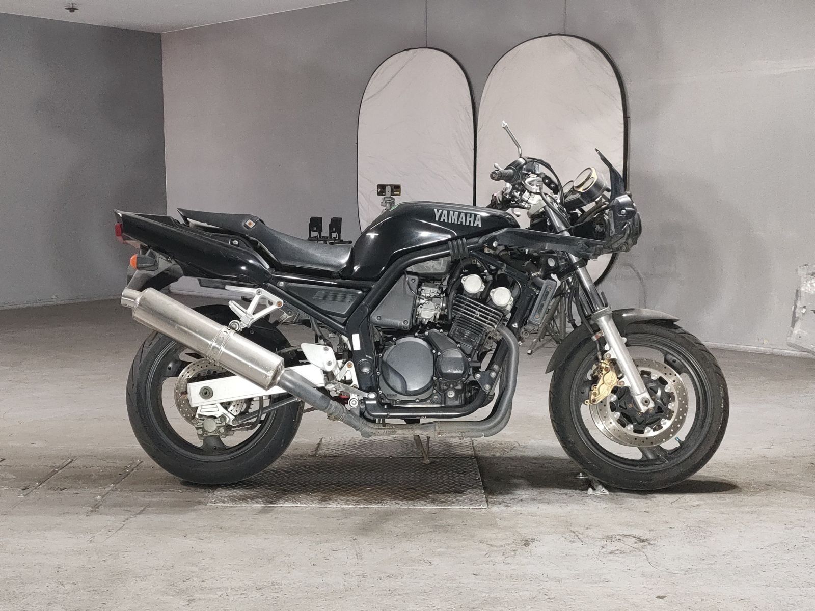 Yamaha FZ400