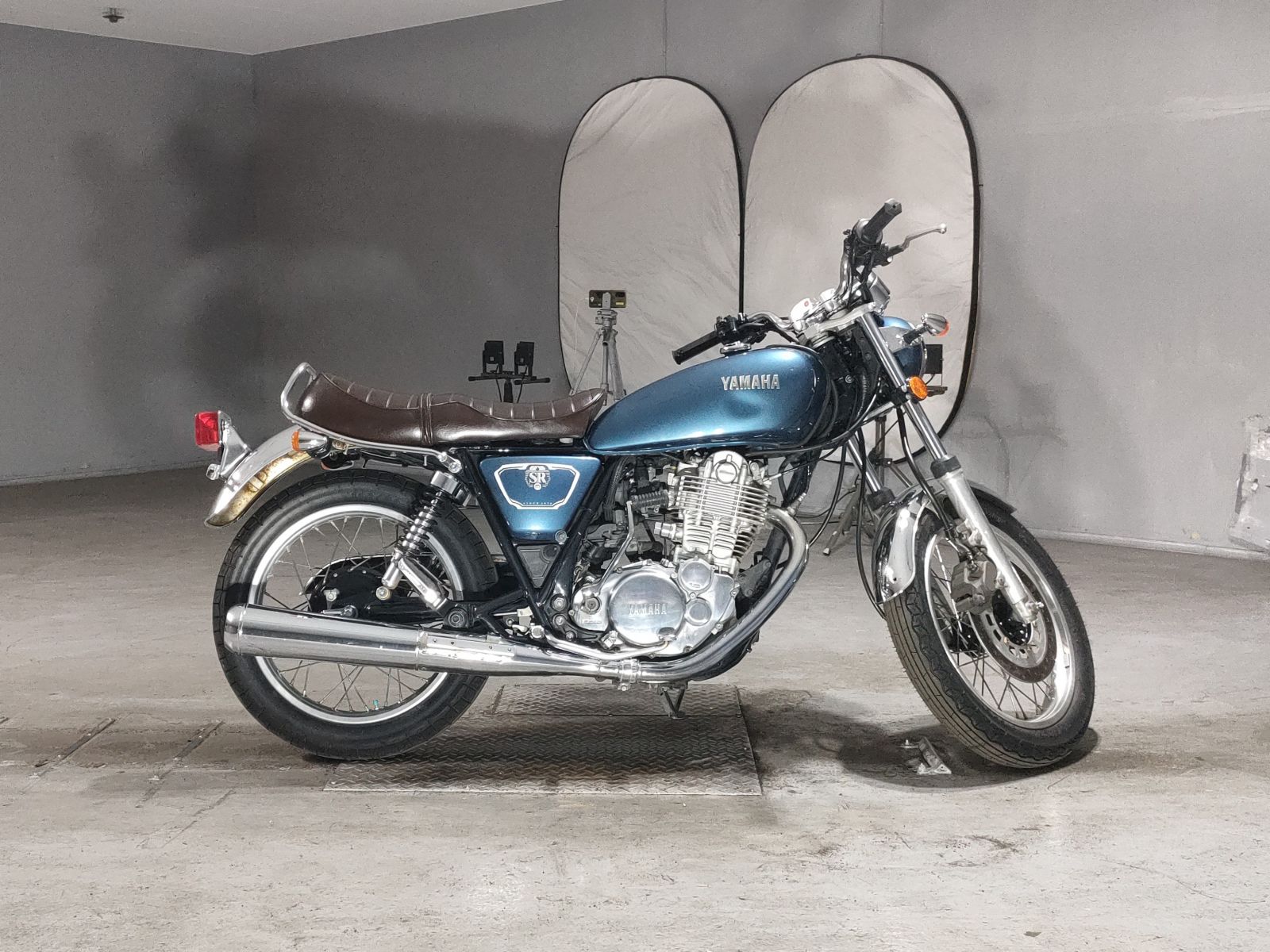 Yamaha SR400-1