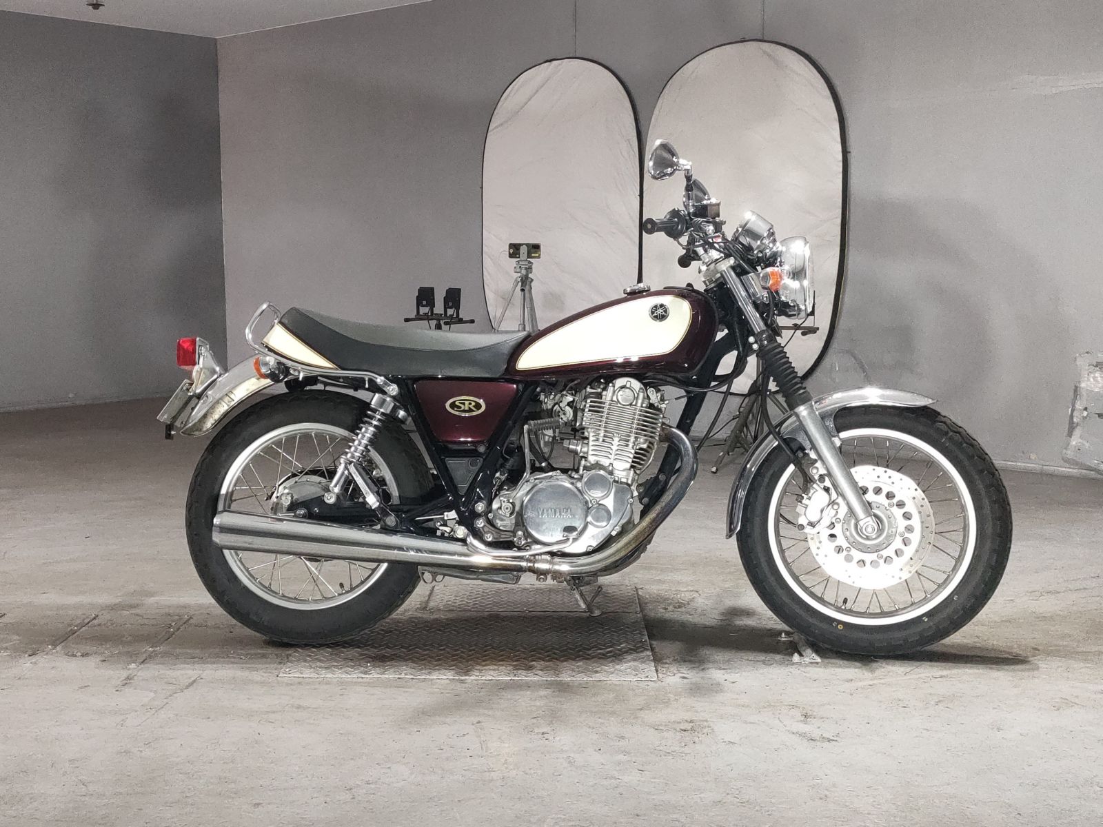 Yamaha SR400-1