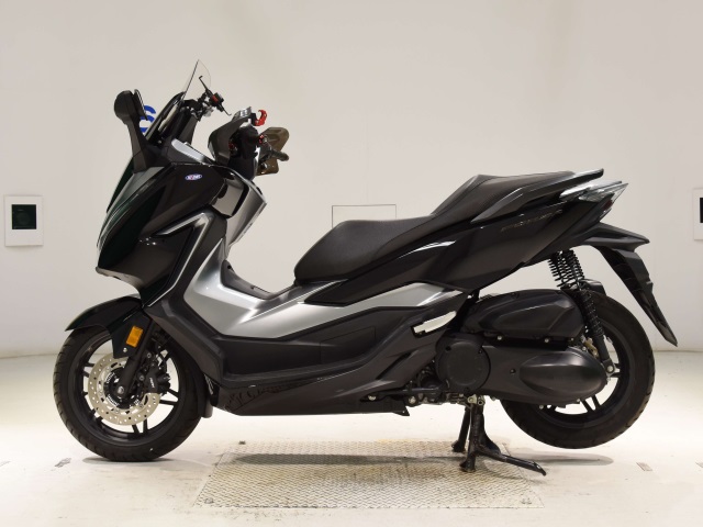 Honda FORZA -4