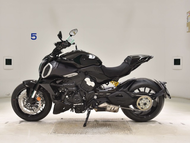 Ducati DIAVEL V4