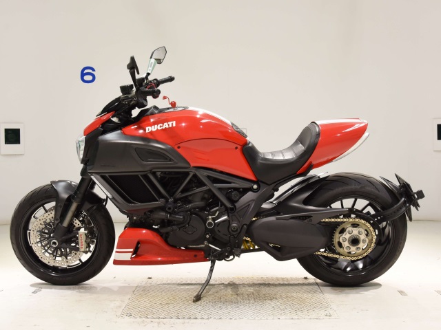 Ducati DIAVEL DARK
