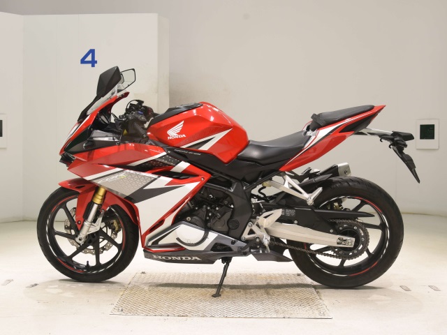 Honda CBR250RR-2