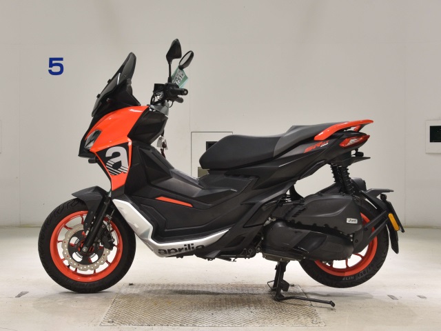 Aprilia SR GT 200