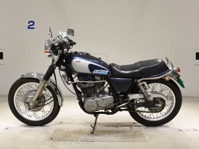 Yamaha SR400-2