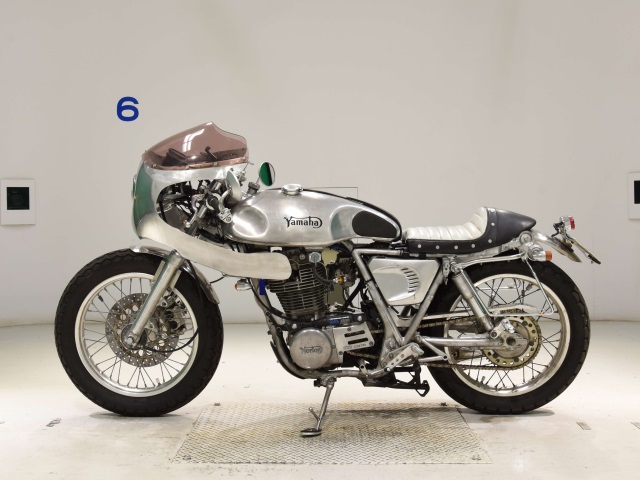 Yamaha SR400-2