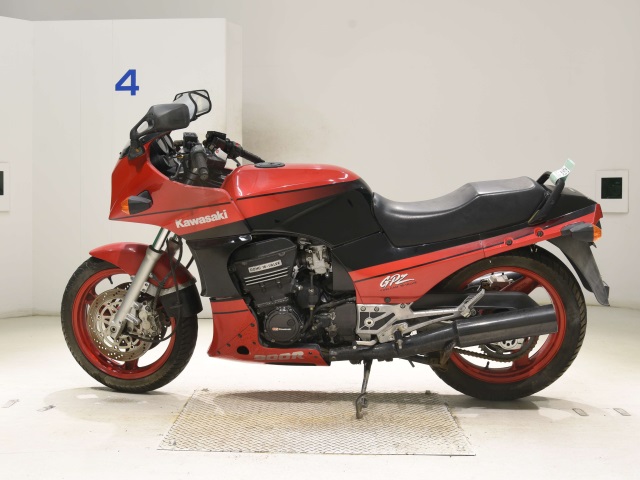 Kawasaki GPZ900R