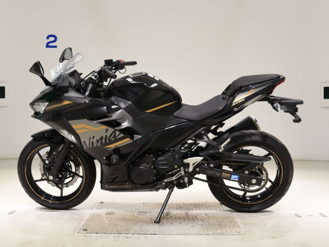 Kawasaki NINJA400-2