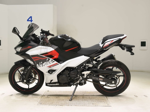 Kawasaki NINJA400-2