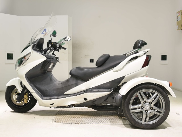 Suzuki SKYWAVE 250S-2 TRIKE