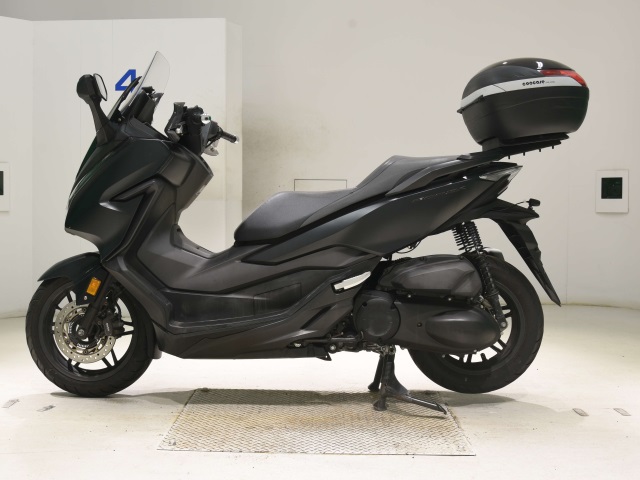 Honda FORZA -4