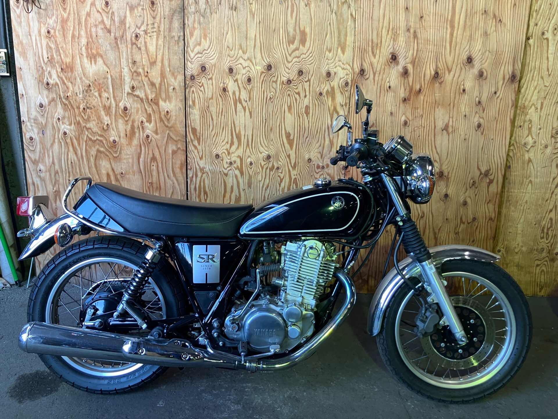 Yamaha SR400-1