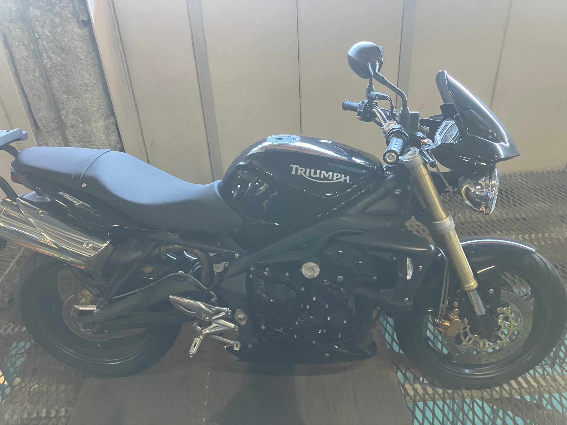 Triumph STREET TRIPLE