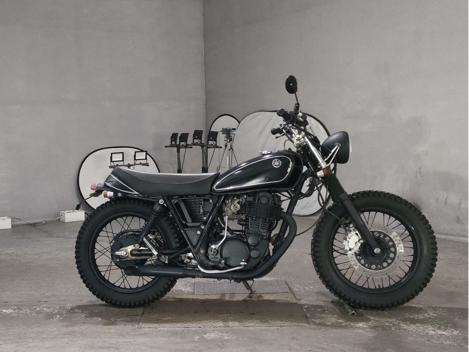 Yamaha SR400-1