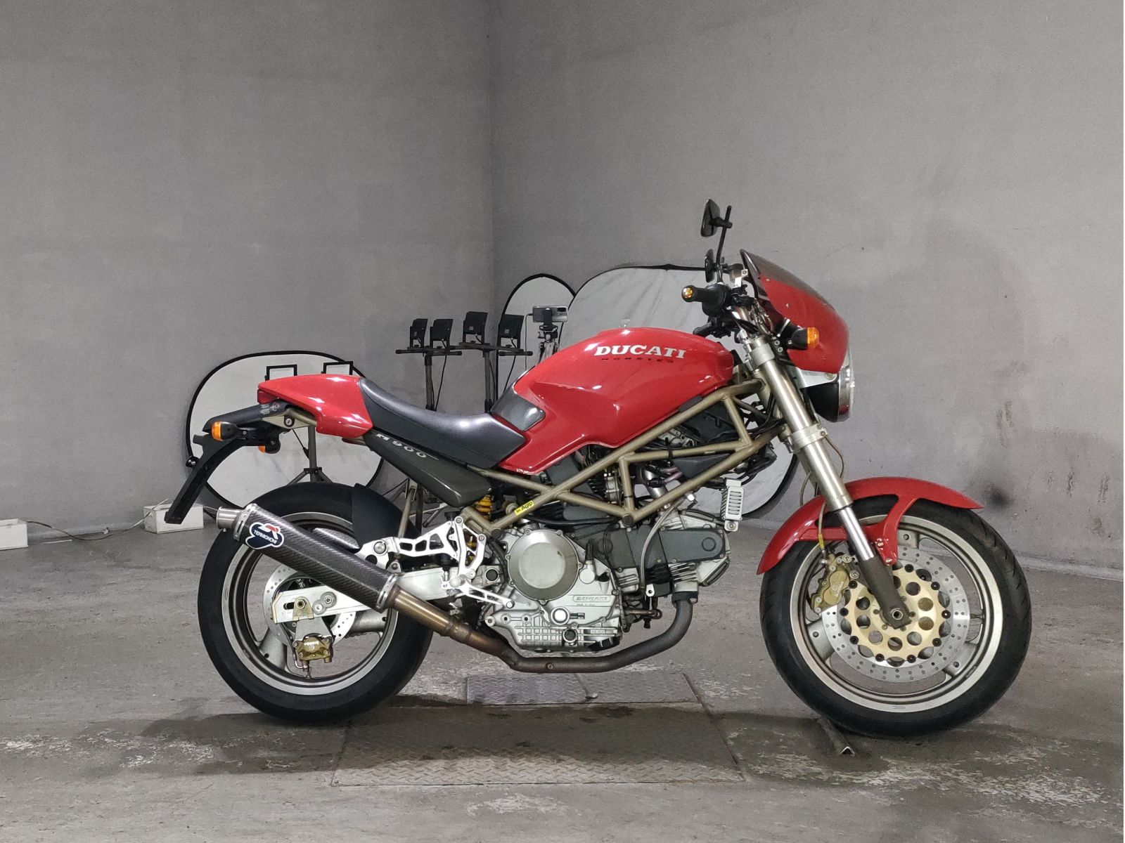 Ducati MONSTER 900