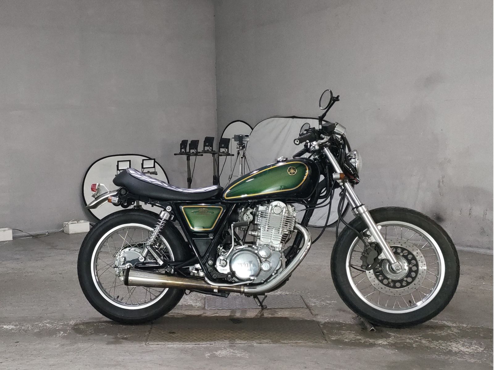 Yamaha SR400-1