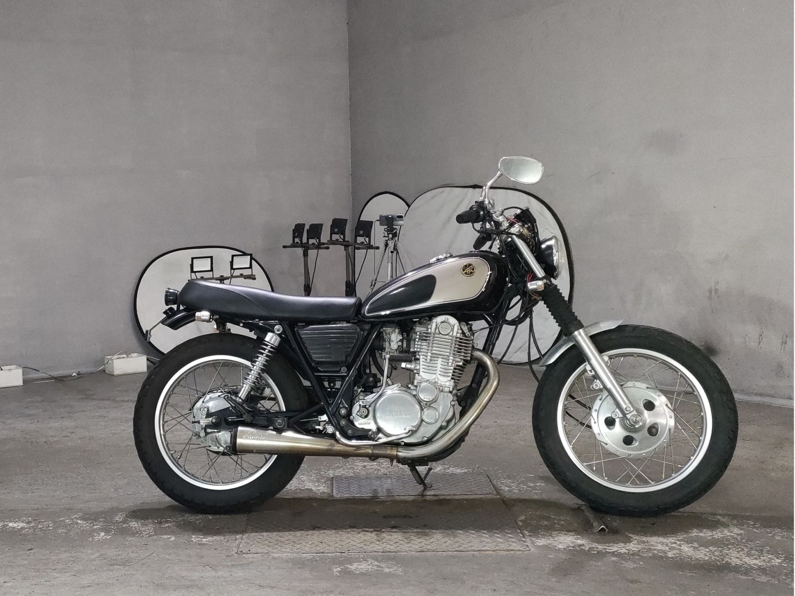 Yamaha SR400-1