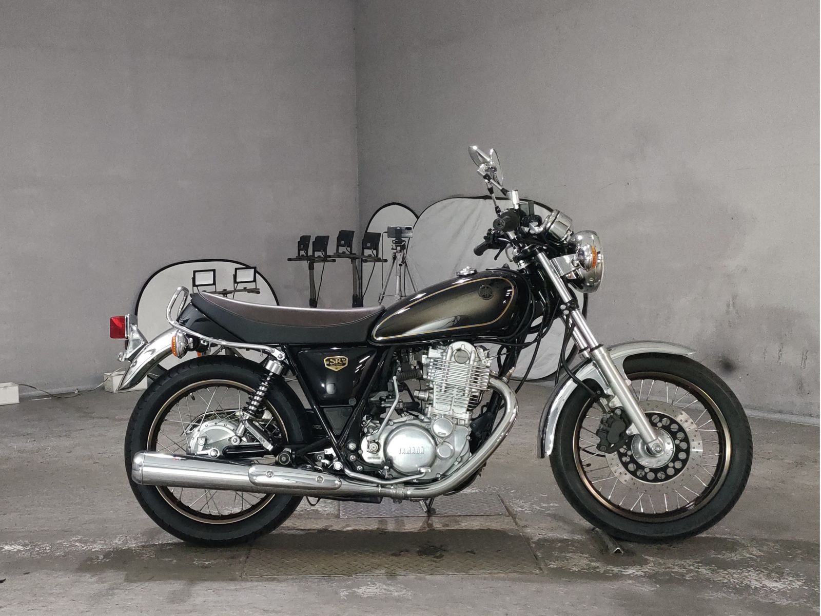 Yamaha SR400-1