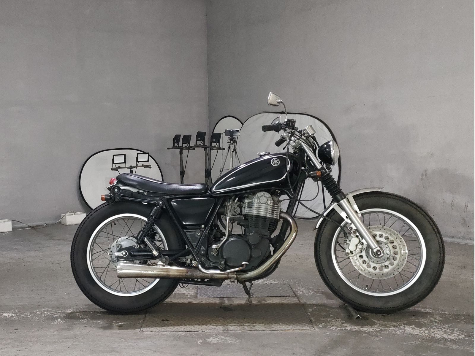 Yamaha SR400-1
