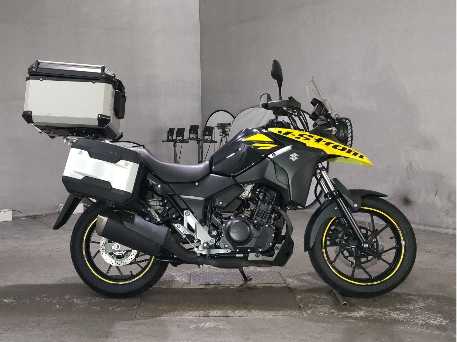 Suzuki V-STROM 250
