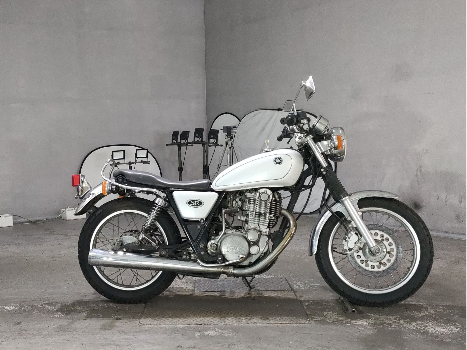 Yamaha SR400-1