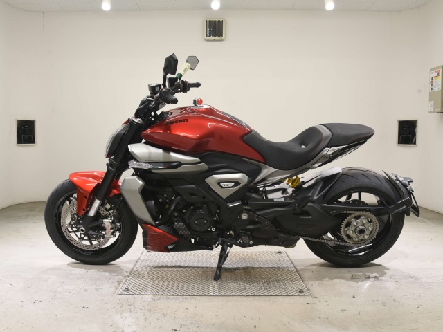 Ducati XDIAVEL V4