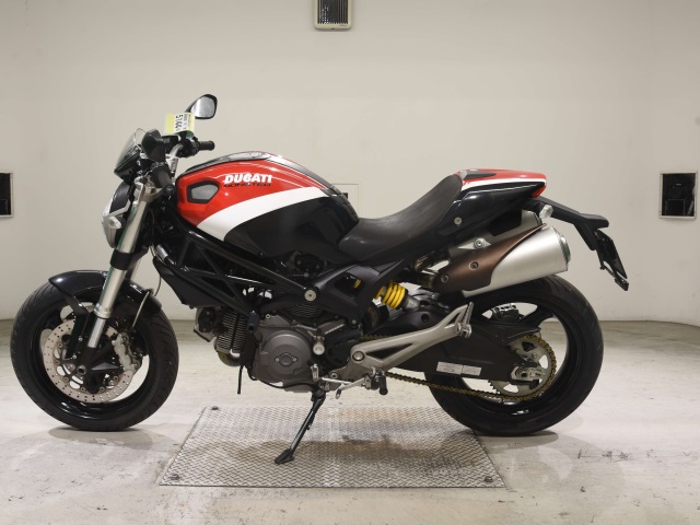 Ducati MONSTER 696