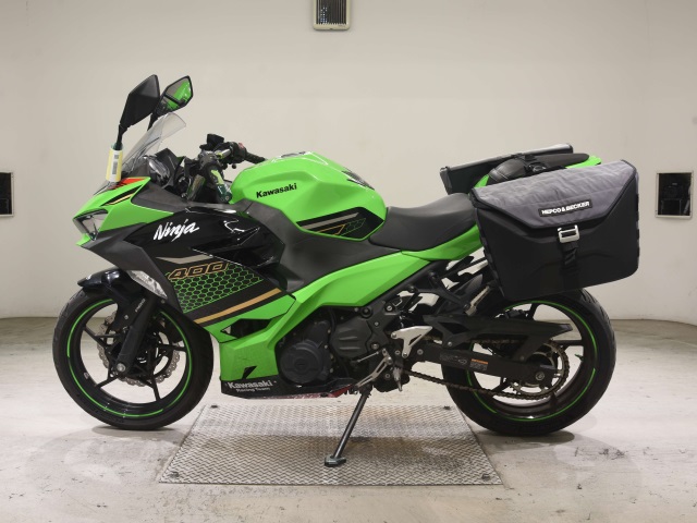 Kawasaki NINJA400-2