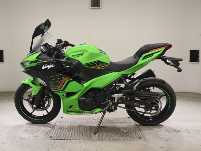 Kawasaki NINJA400-2