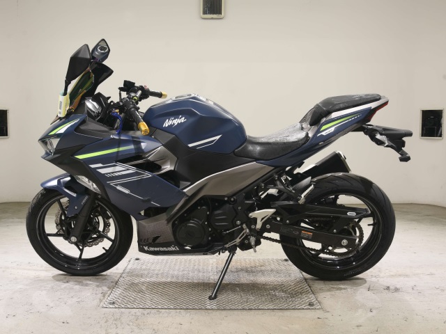 Kawasaki NINJA400-2