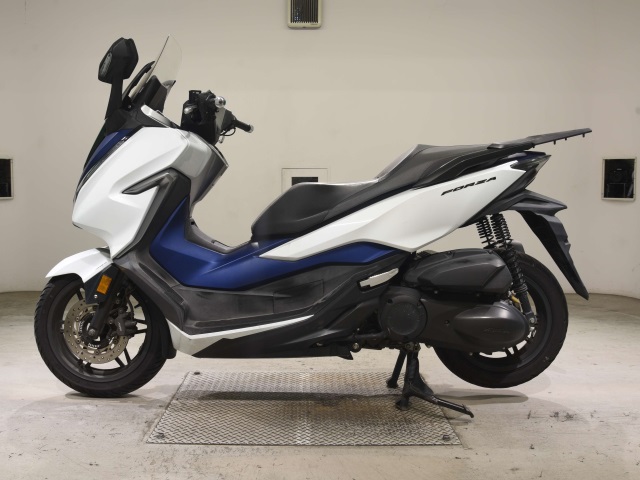 Honda FORZA -4
