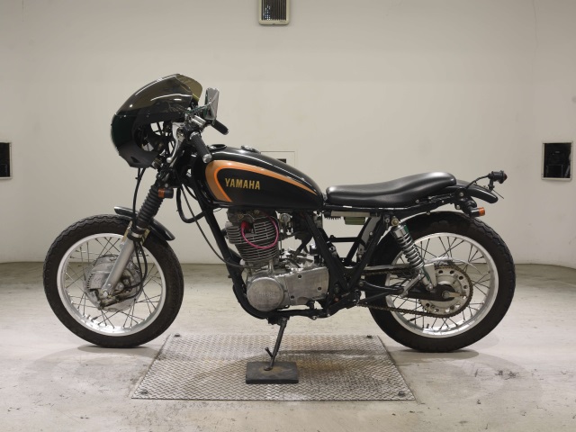 Yamaha SR400-2