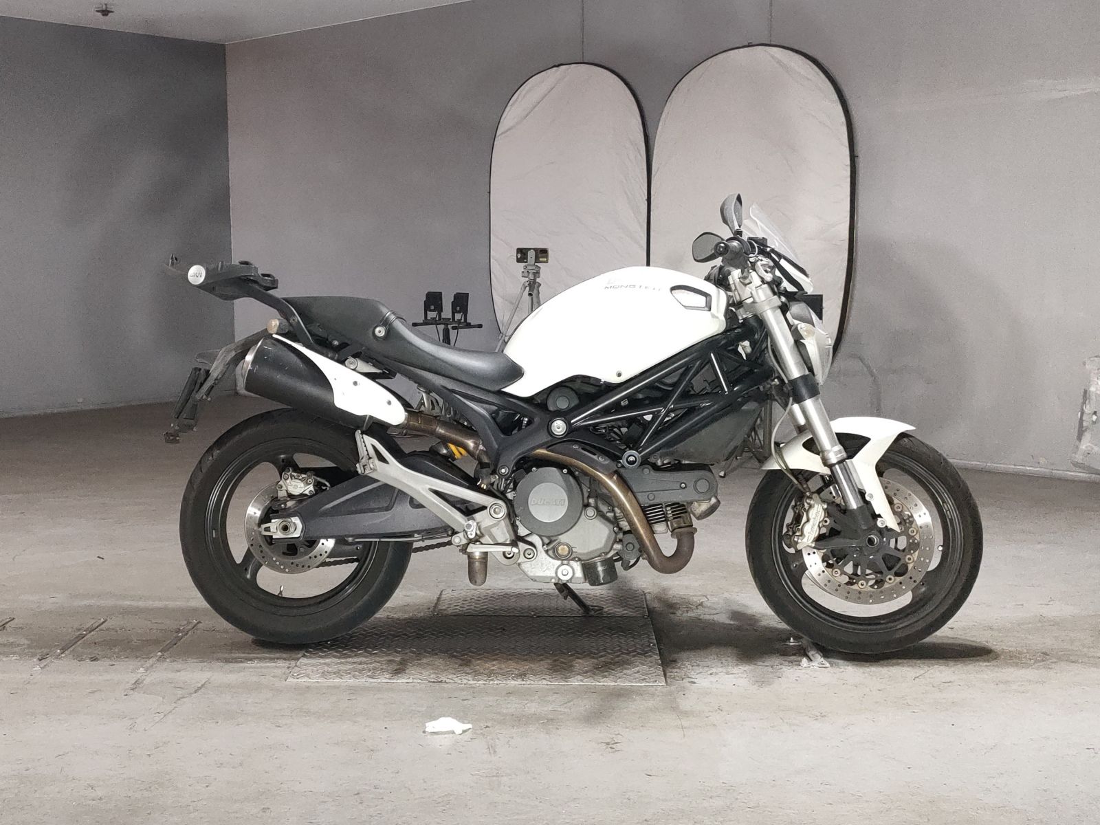 Ducati MONSTER 696