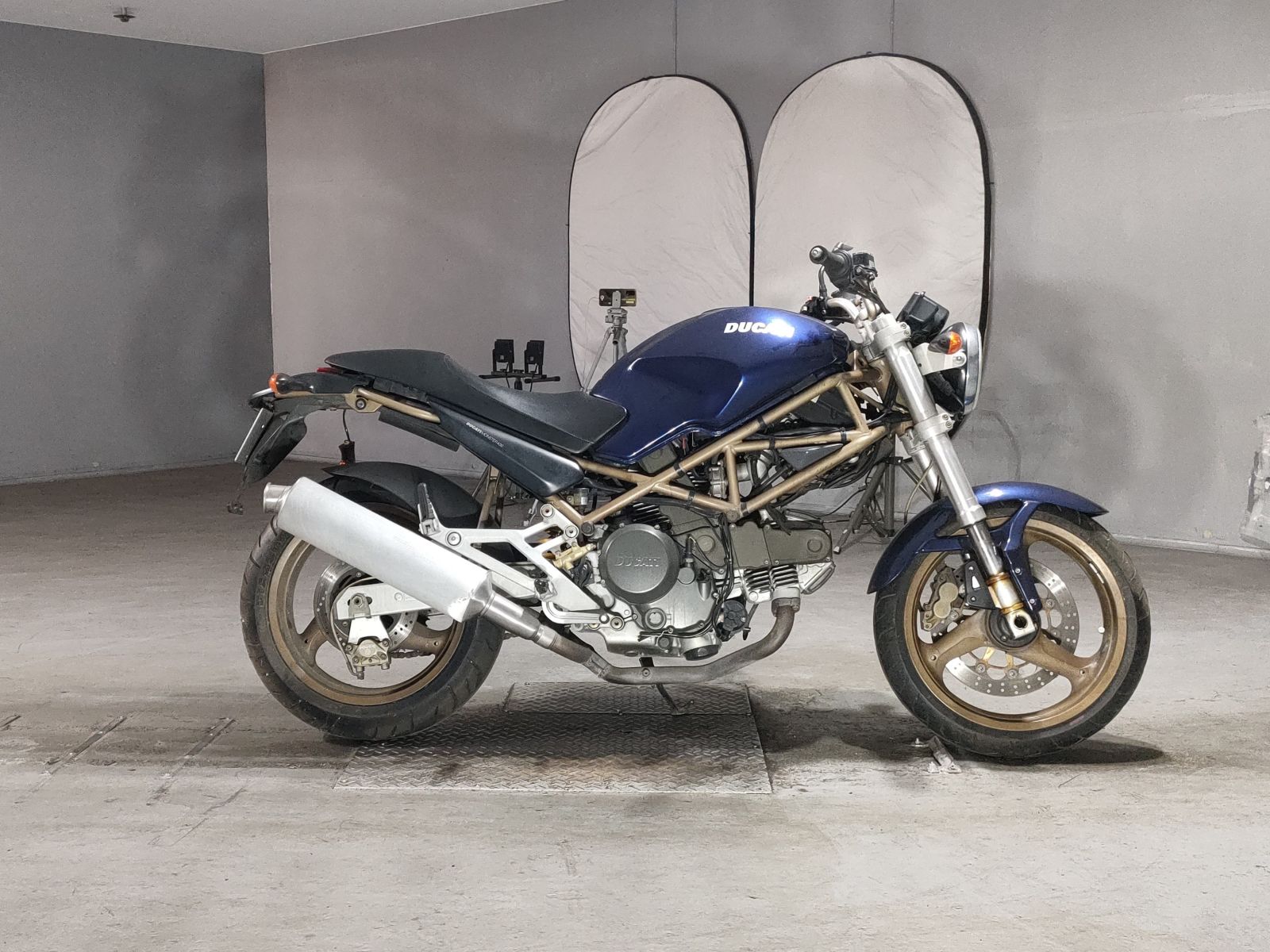Ducati MONSTER 400