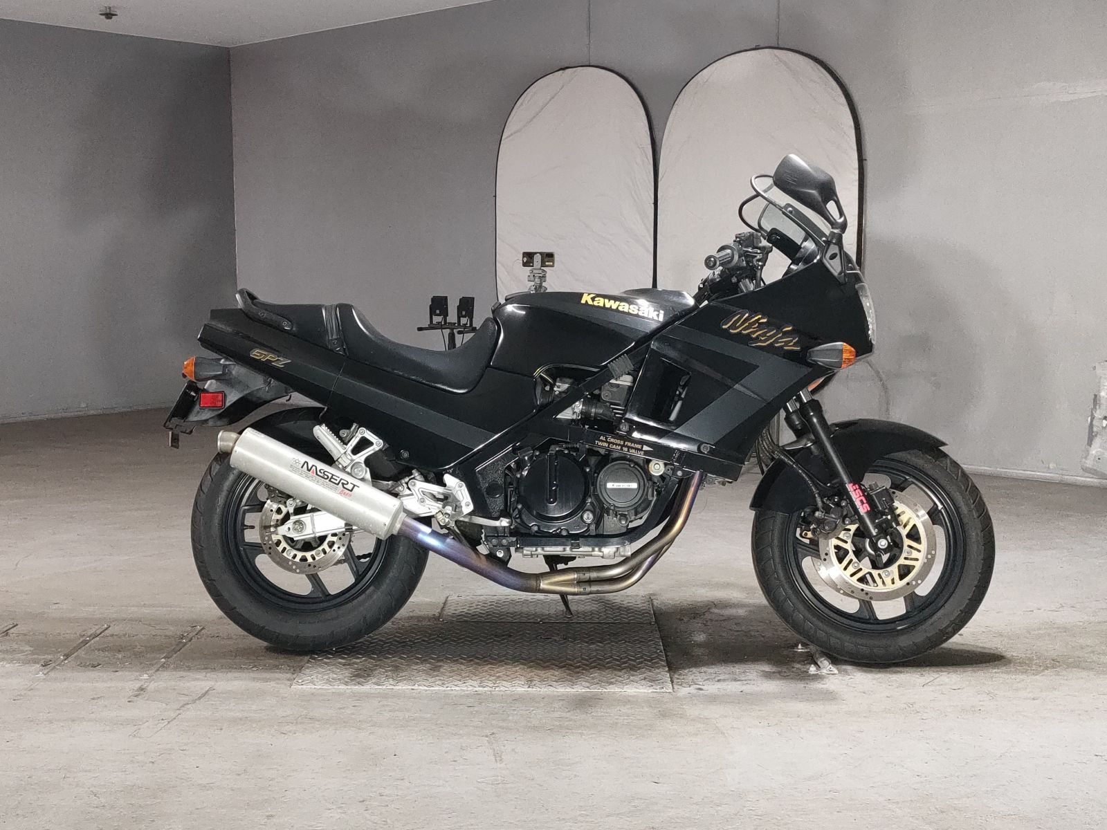 Kawasaki GPZ400R