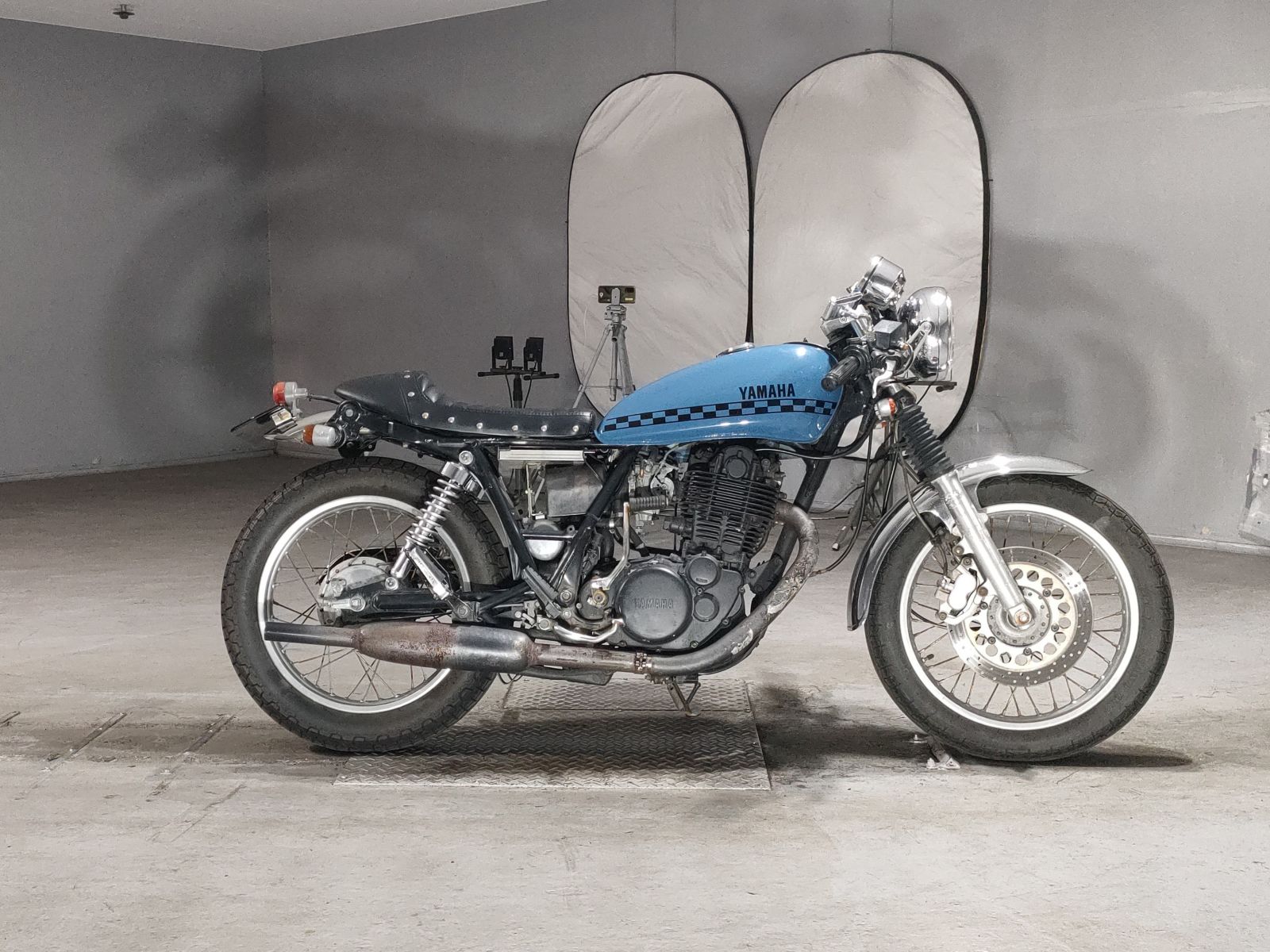 Yamaha SR400-1