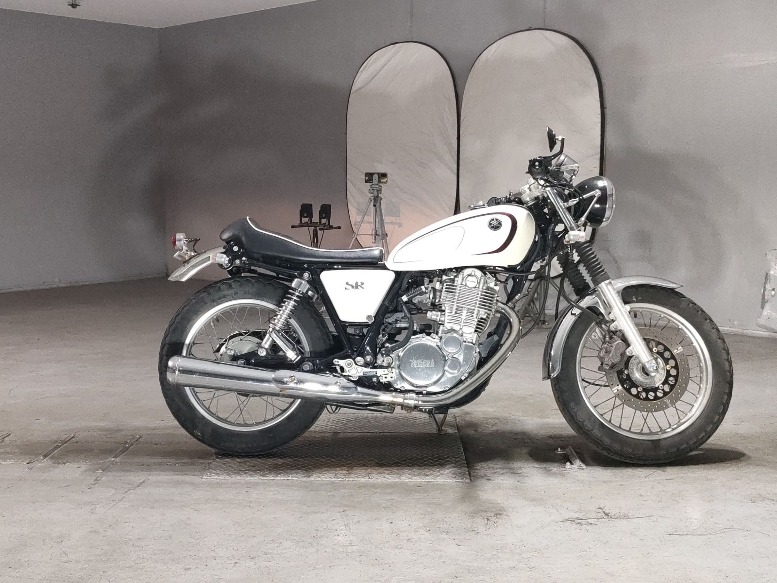 Yamaha SR400-1