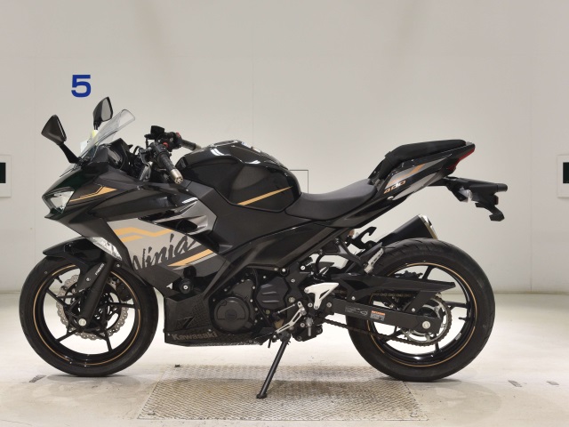 Kawasaki NINJA400-2