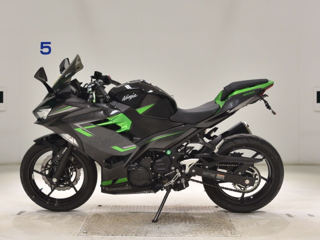 Kawasaki NINJA400-2
