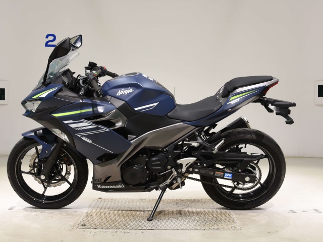 Kawasaki NINJA400-2