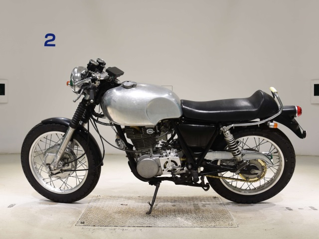 Yamaha SR400-2