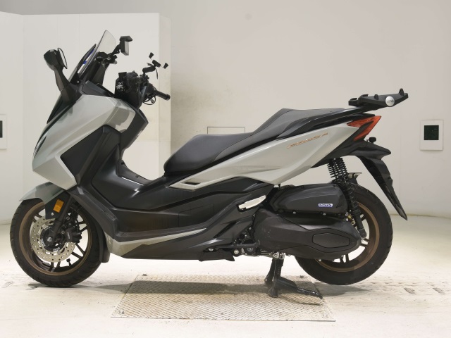 Honda FORZA -6