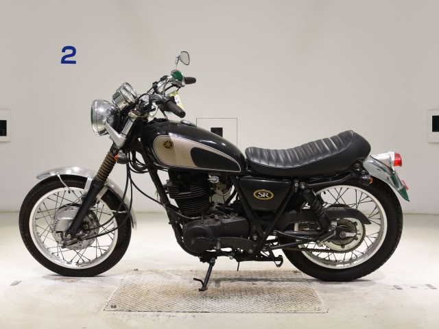 Yamaha SR400-2