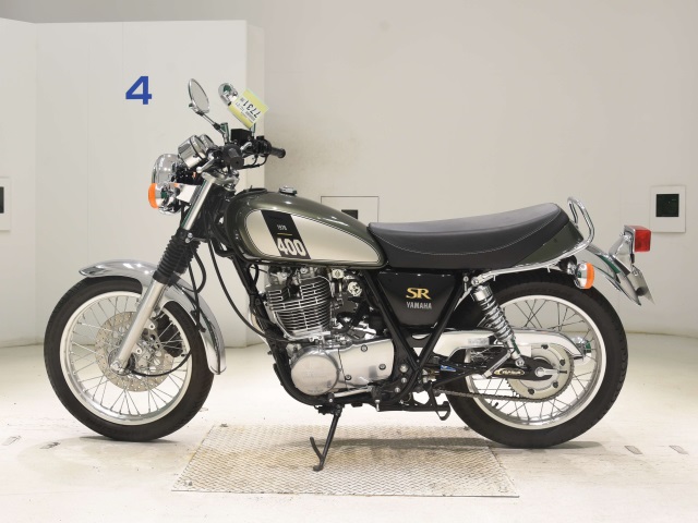 Yamaha SR400-4