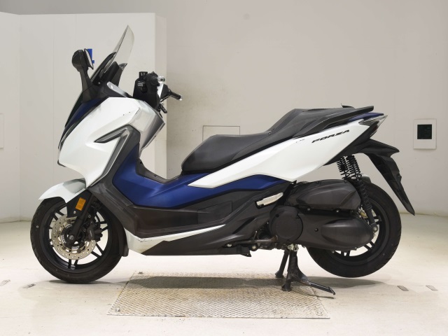 Honda FORZA -4