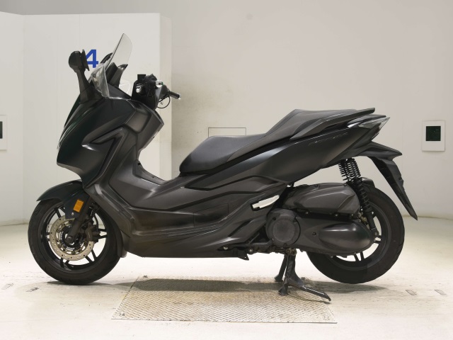 Honda FORZA -4