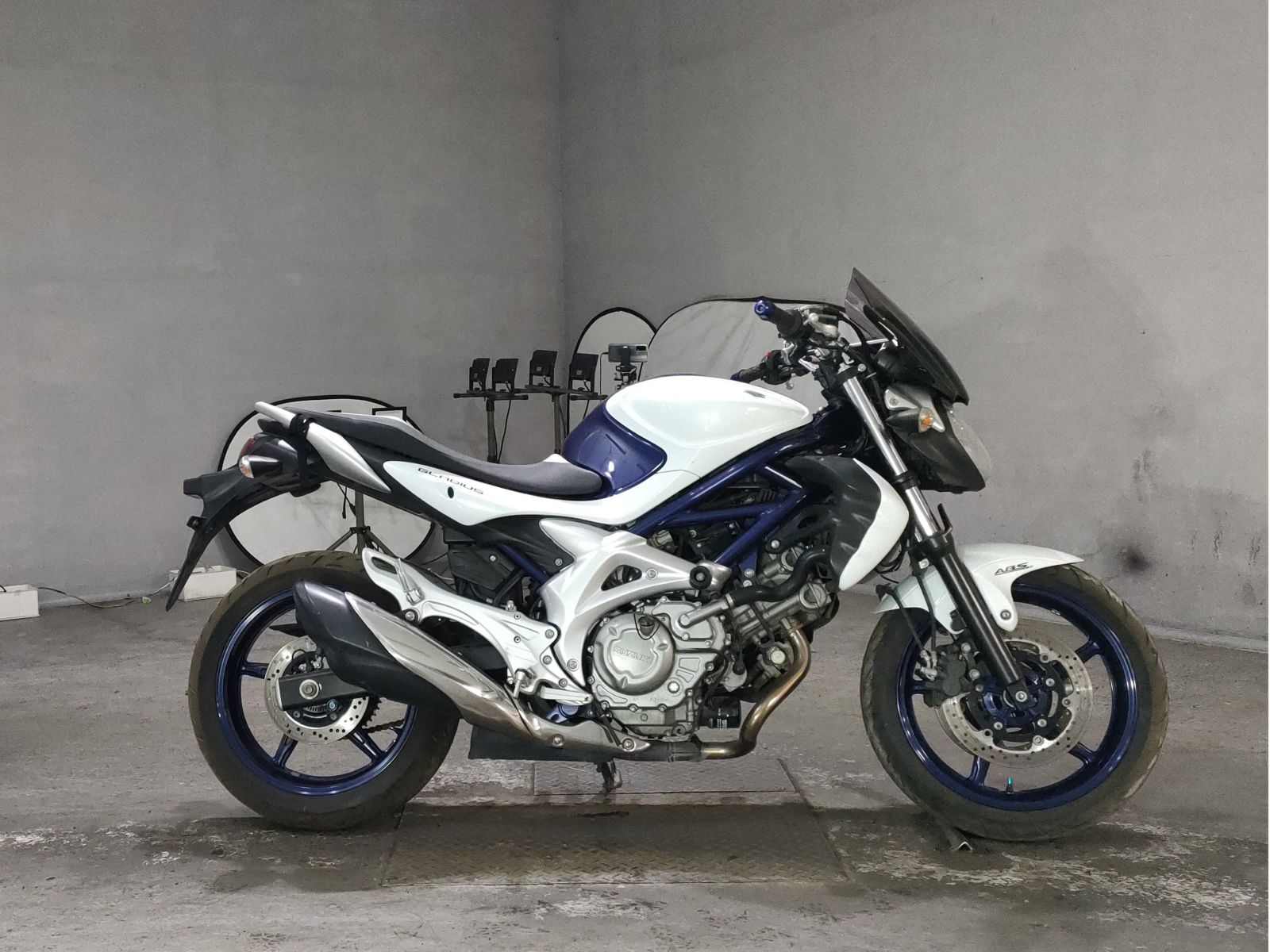 Suzuki GLADIUS400