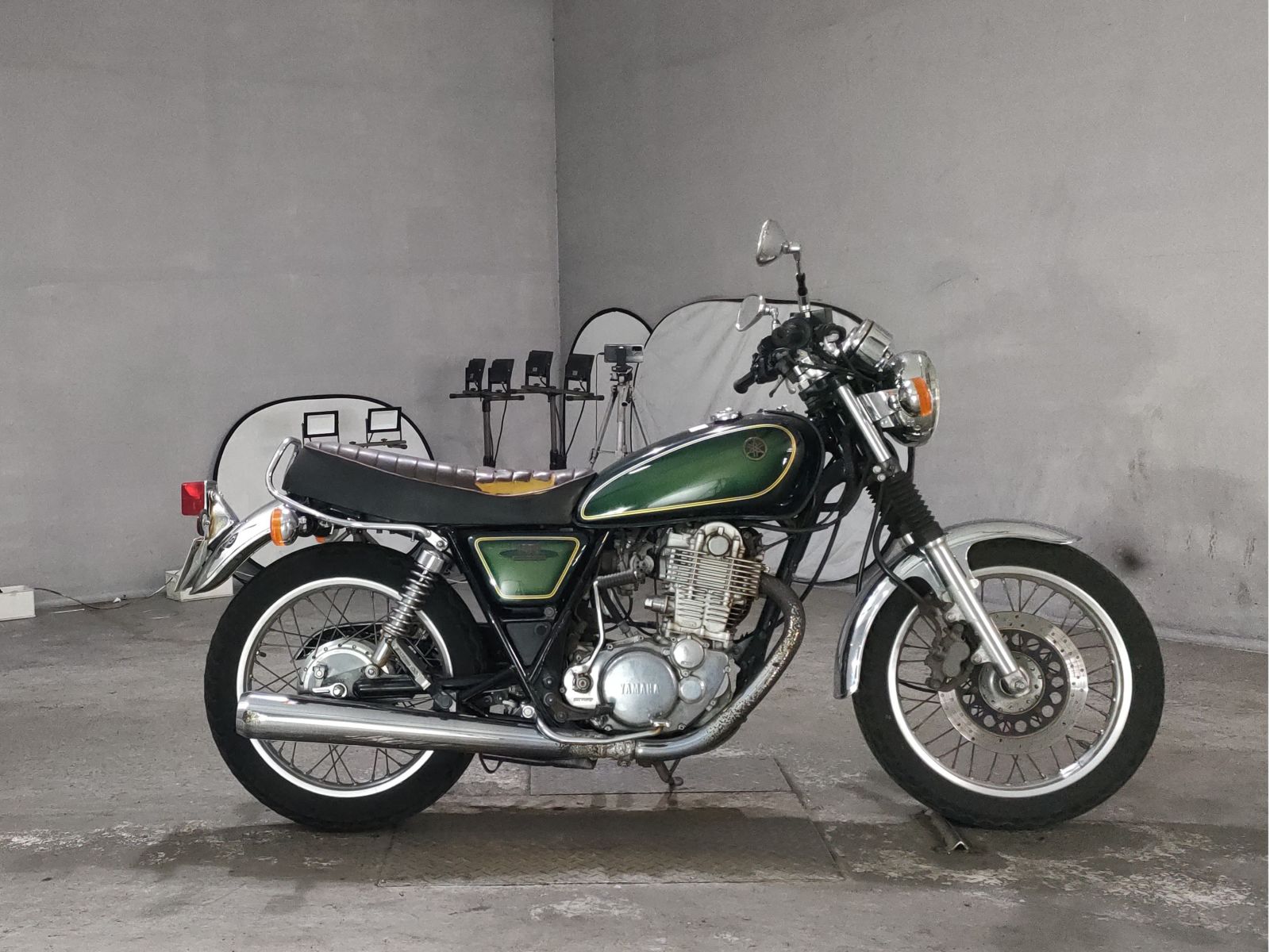 Yamaha SR400-1