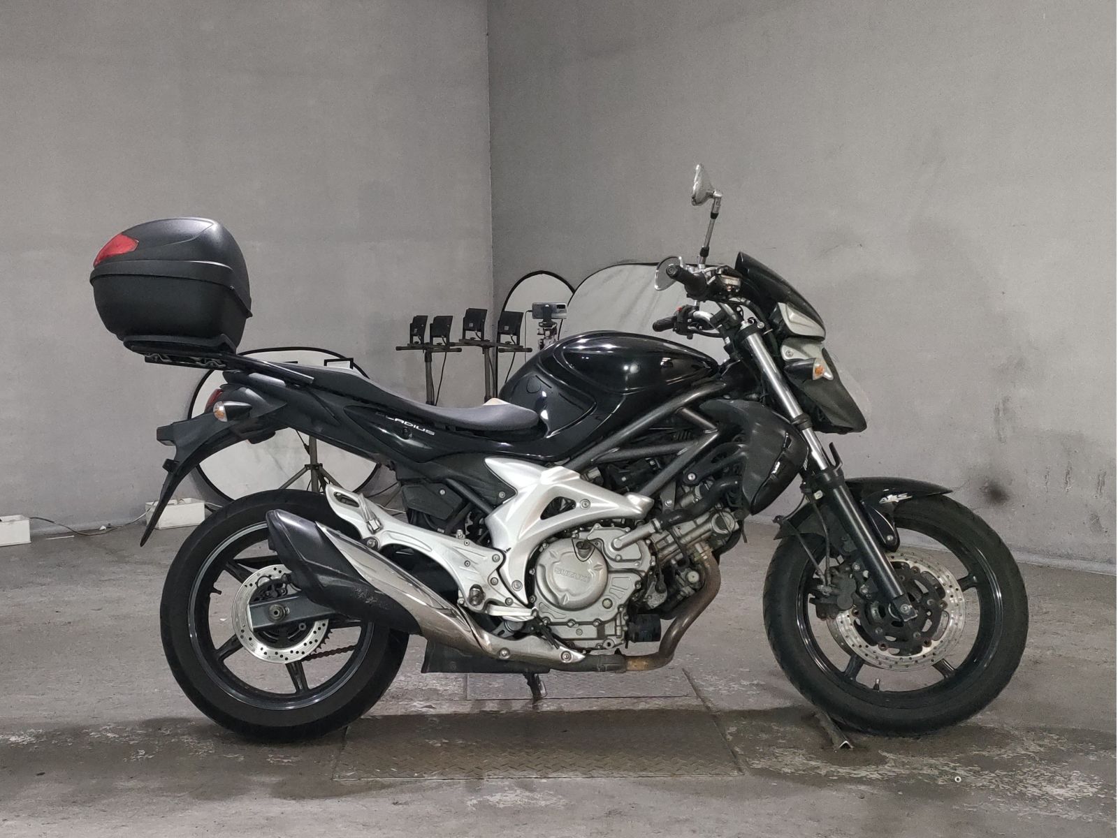 Suzuki GLADIUS400